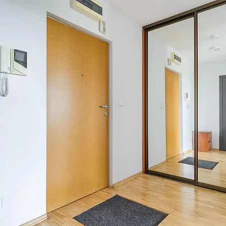 Apartment Ostrobramska - Praga Poludnie *